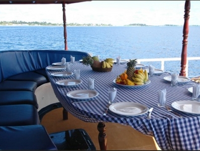 outdoor dining on board blue spirit