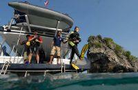 Divers-onboard-MV-flying-Seahorse