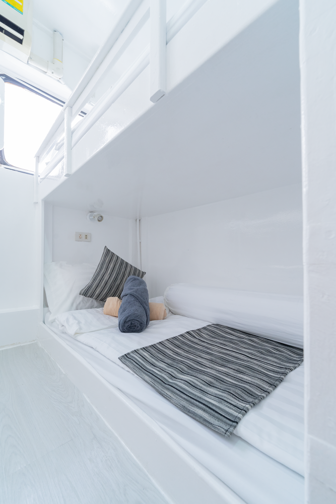 single bed in 4 bunk cabin