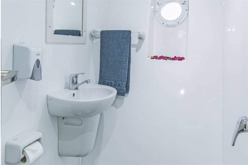 twin cabin bathroomw857h570crwidth857crheight570