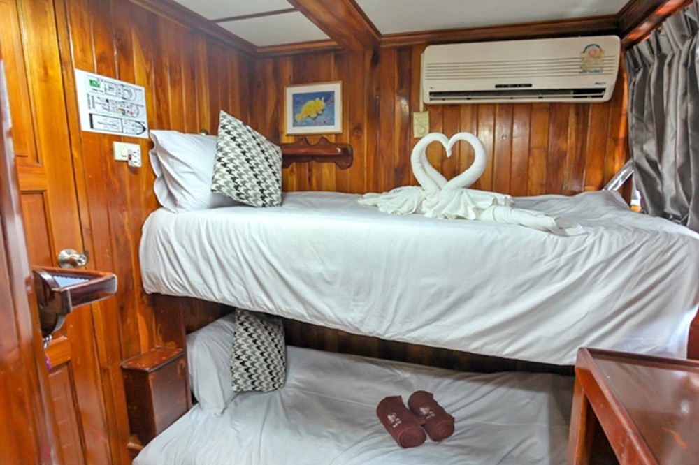 main deck en suite twin cabin