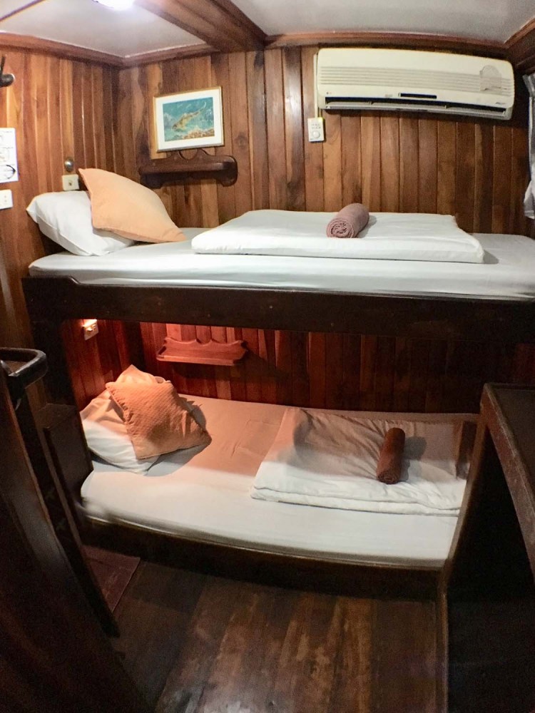 twin bunk en suite guest cabin