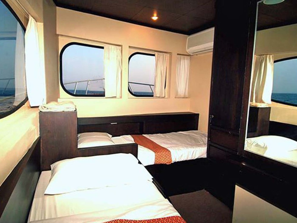 master cabin twin beds